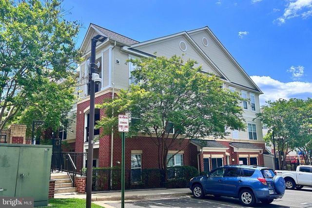 11305 Aristotle Dr Apt 206, Fairfax, VA 22030