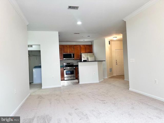 11305 Aristotle Dr Apt 206, Fairfax, VA 22030