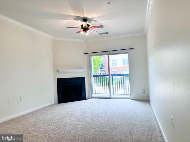 11305 Aristotle Dr Apt 206, Fairfax, VA 22030
