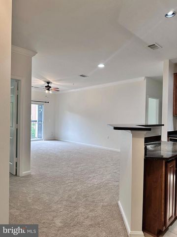 11305 Aristotle Dr Apt 206, Fairfax, VA 22030