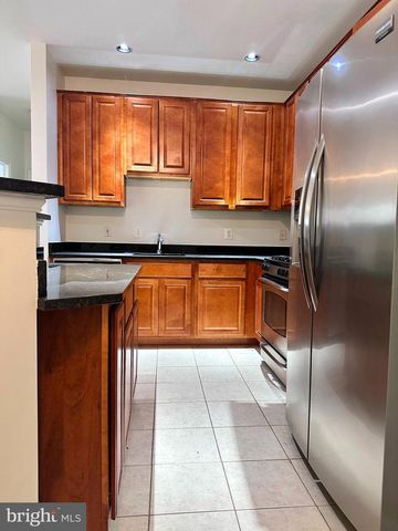 11305 Aristotle Dr Apt 206, Fairfax, VA 22030
