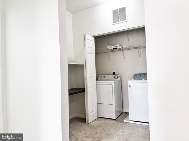 11305 Aristotle Dr Apt 206, Fairfax, VA 22030