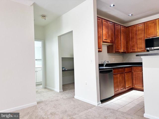 11305 Aristotle Dr Apt 206, Fairfax, VA 22030