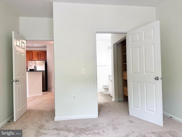 11305 Aristotle Dr Apt 206, Fairfax, VA 22030