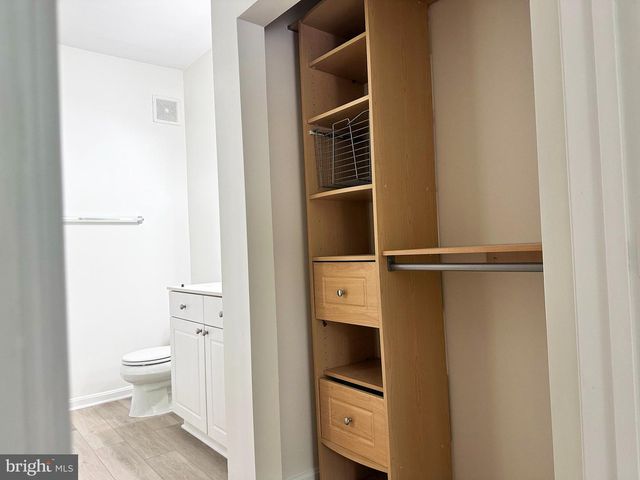 11305 Aristotle Dr Apt 206, Fairfax, VA 22030