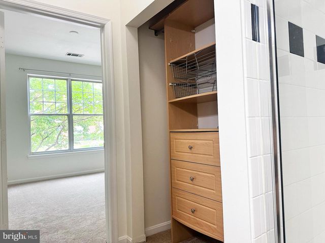 11305 Aristotle Dr Apt 206, Fairfax, VA 22030