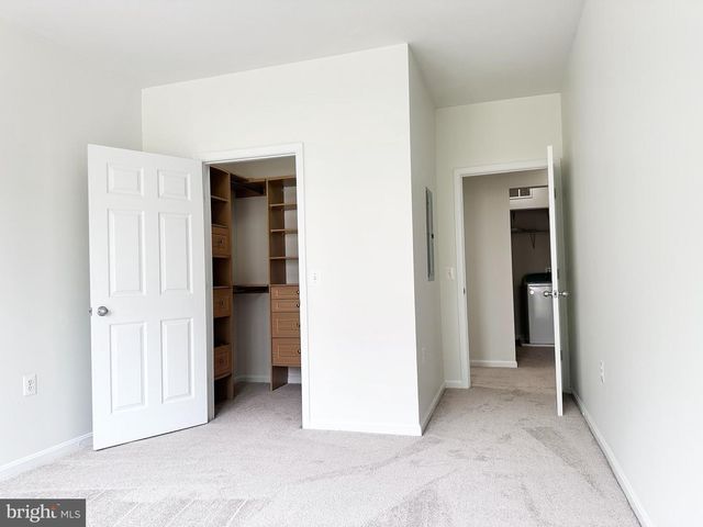 11305 Aristotle Dr Apt 206, Fairfax, VA 22030