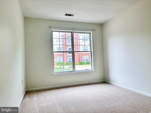 11305 Aristotle Dr Apt 206, Fairfax, VA 22030