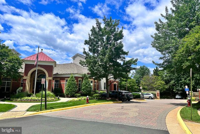 11305 Aristotle Dr Apt 206, Fairfax, VA 22030