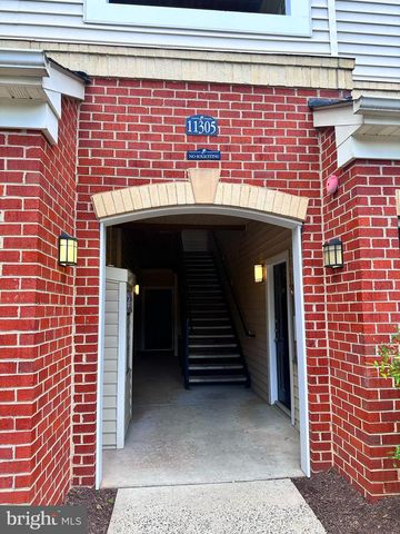 11305 Aristotle Dr Apt 206, Fairfax, VA 22030