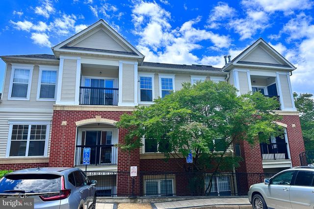 11305 Aristotle Dr Apt 206, Fairfax, VA 22030