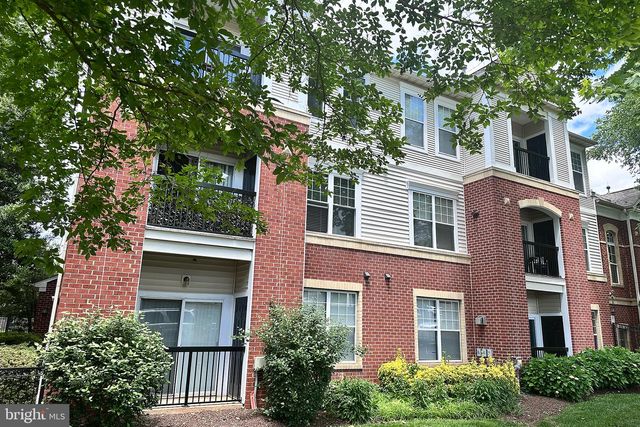 11305 Aristotle Dr Apt 206, Fairfax, VA 22030