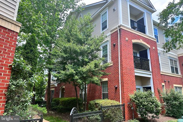 11305 Aristotle Dr Apt 206, Fairfax, VA 22030