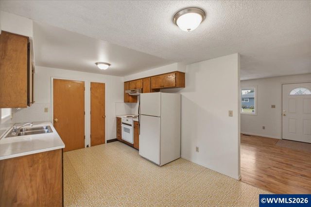 809 33rd Av SE, Albany, OR 97322