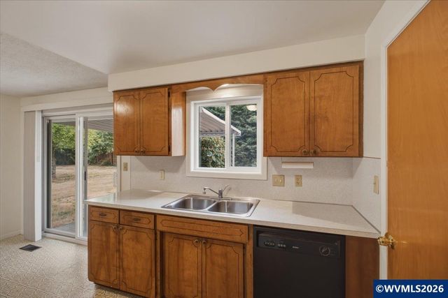 809 33rd Av SE, Albany, OR 97322