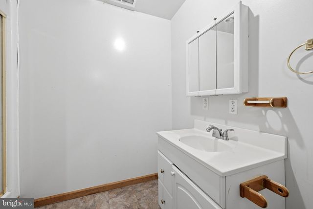 303 PEMBRIDGE DR, Winchester, VA 22602