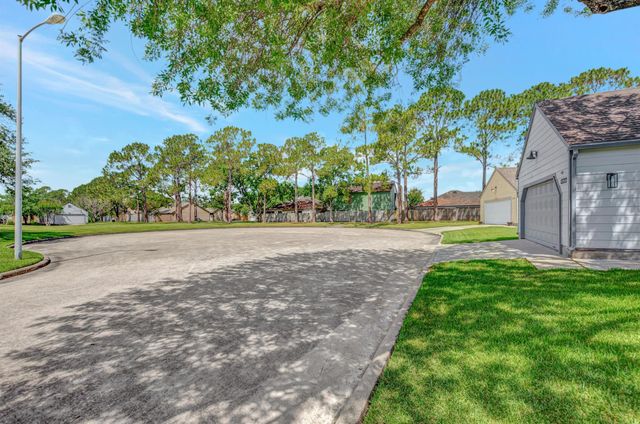 16707 Ashmoor Court, Houston, TX 77058