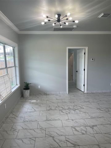 516 Battleview Road, La Porte, TX 77571