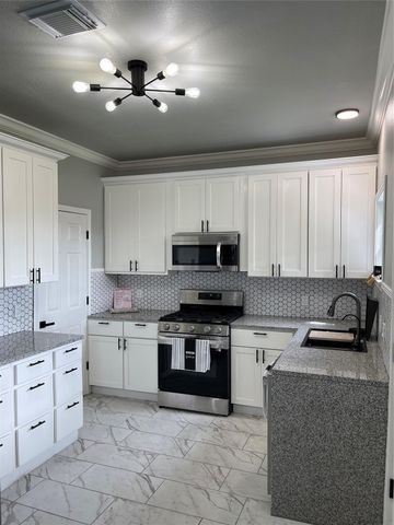 516 Battleview Road, La Porte, TX 77571