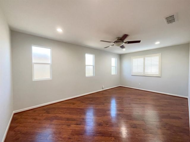 1124 Lake Park Dr, Oakley, CA 94561