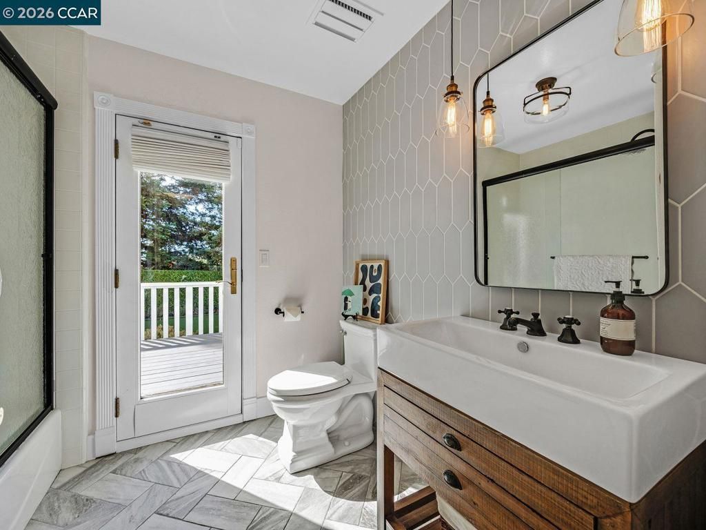 Image 33 of property listing at 3911 Deer Trail Ln, Danville, CA 94506