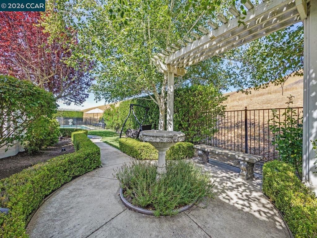 Image 37 of property listing at 3911 Deer Trail Ln, Danville, CA 94506