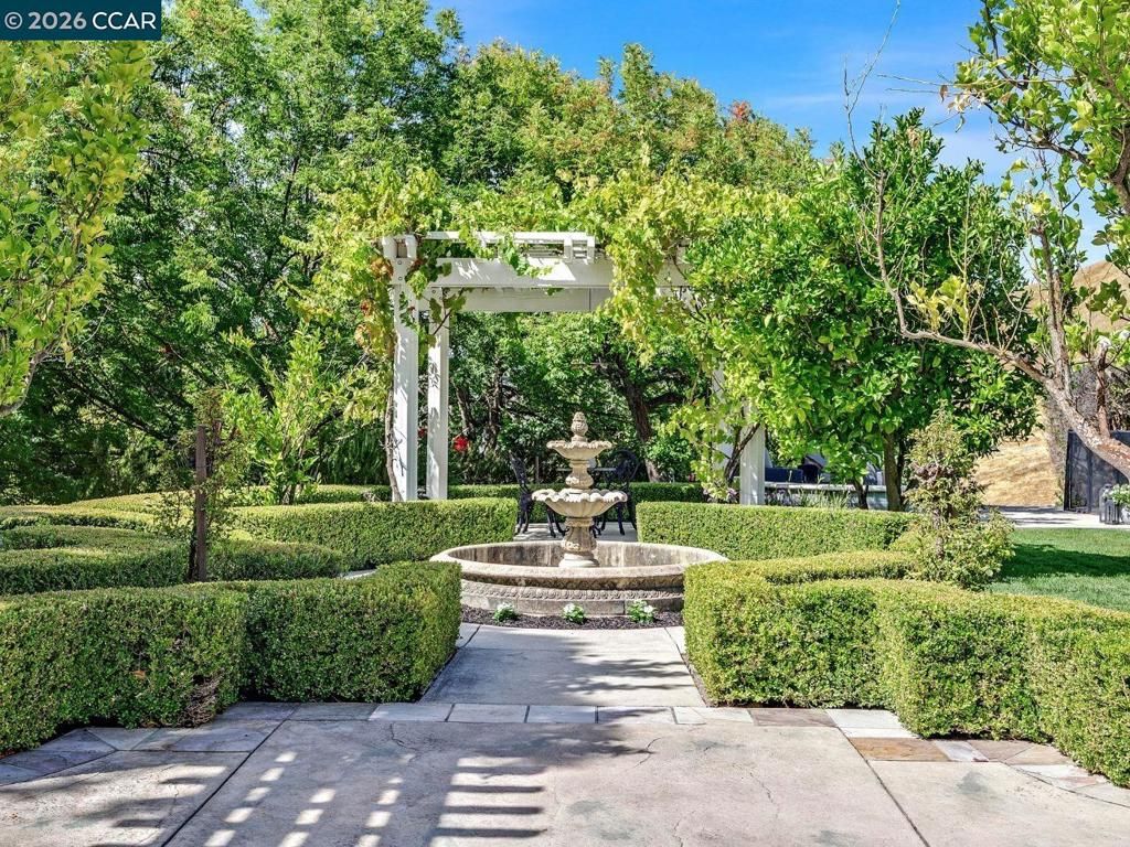 Image 40 of property listing at 3911 Deer Trail Ln, Danville, CA 94506