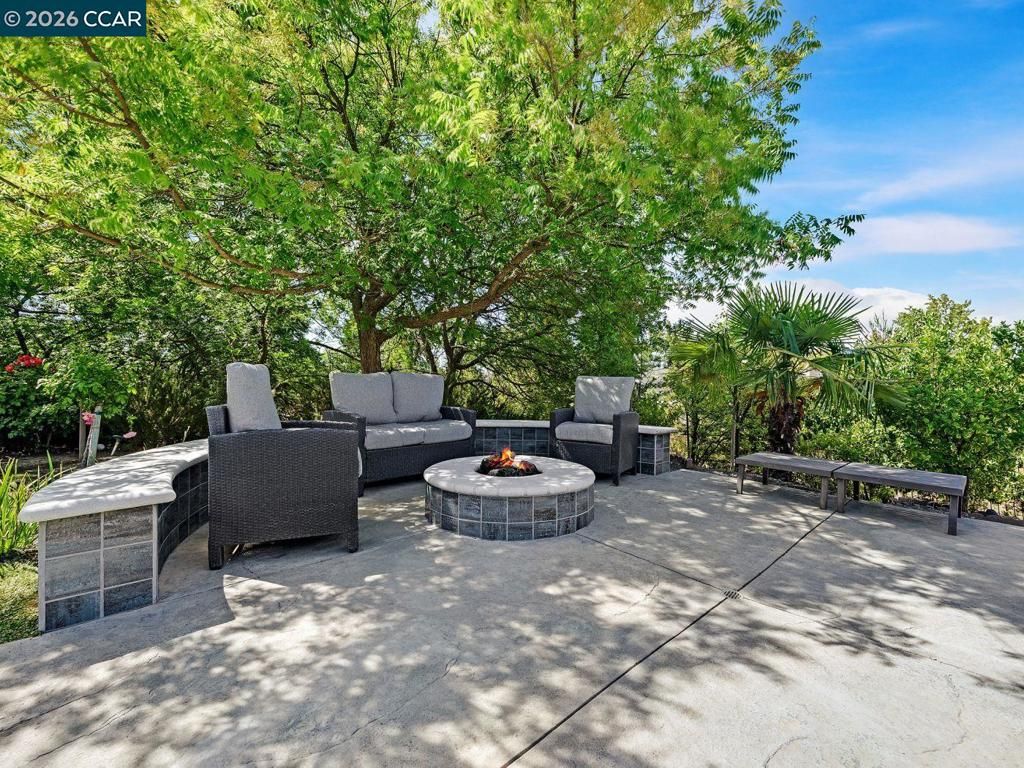 Image 43 of property listing at 3911 Deer Trail Ln, Danville, CA 94506