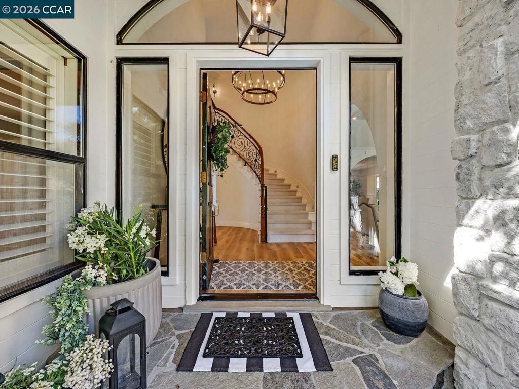 Image 7 of property listing at 3911 Deer Trail Ln, Danville, CA 94506