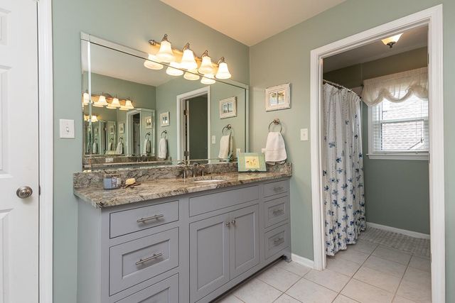 1725 JOHN RIDGE DR, Collierville, TN 38017