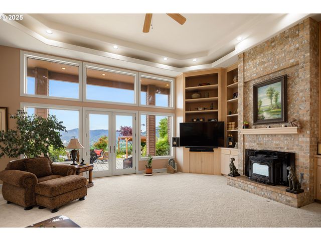 375 BELLA HILLS Ln, Roseburg, OR 97471