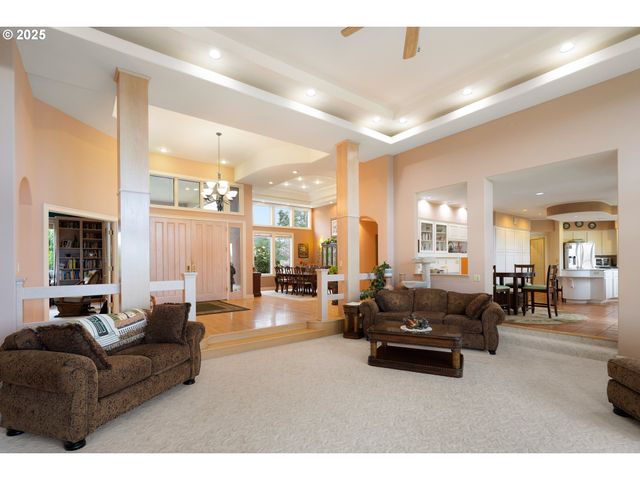 375 BELLA HILLS Ln, Roseburg, OR 97471