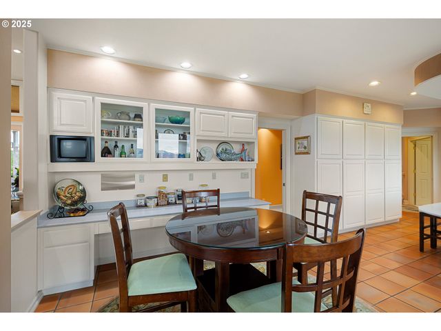 375 BELLA HILLS Ln, Roseburg, OR 97471