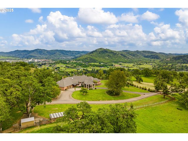 375 BELLA HILLS Ln, Roseburg, OR 97471