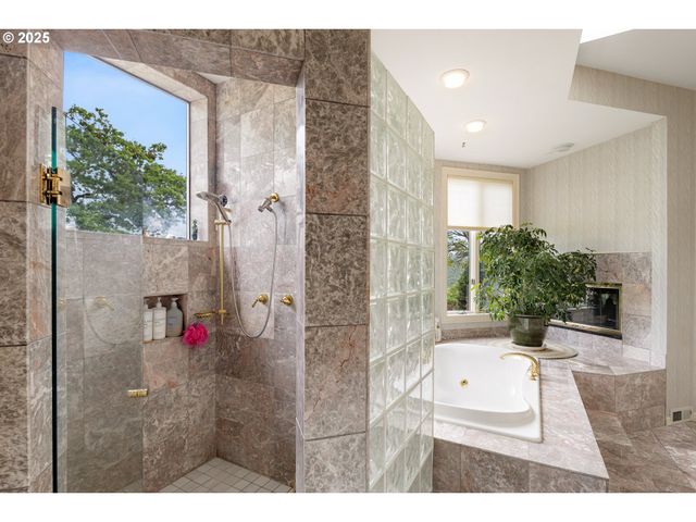 375 BELLA HILLS Ln, Roseburg, OR 97471