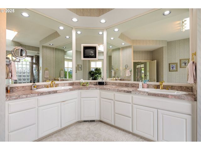 375 BELLA HILLS Ln, Roseburg, OR 97471