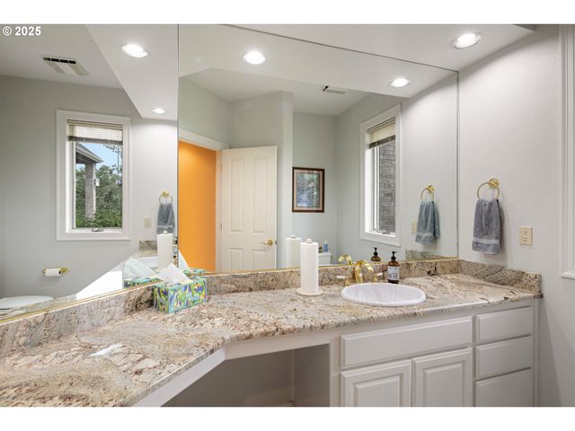 375 BELLA HILLS Ln, Roseburg, OR 97471