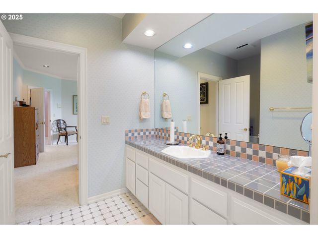 375 BELLA HILLS Ln, Roseburg, OR 97471