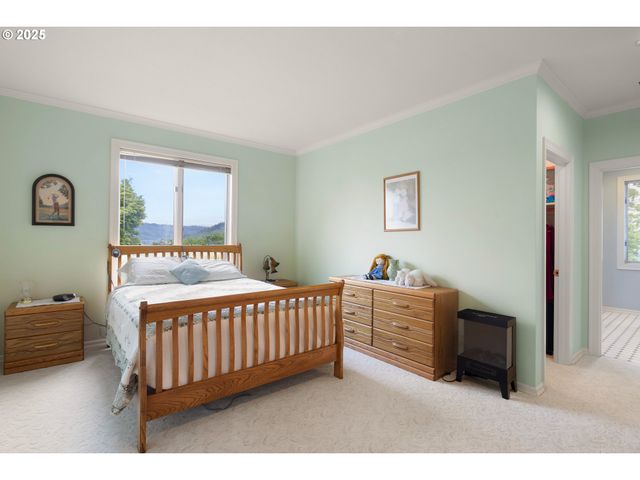 375 BELLA HILLS Ln, Roseburg, OR 97471