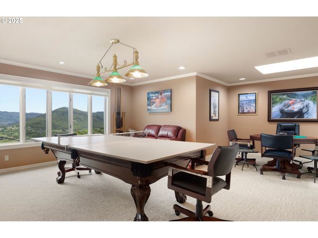 375 BELLA HILLS Ln, Roseburg, OR 97471