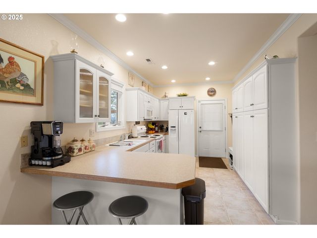 375 BELLA HILLS Ln, Roseburg, OR 97471