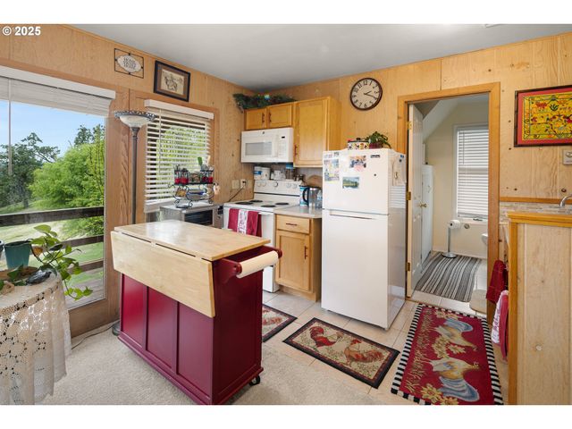 375 BELLA HILLS Ln, Roseburg, OR 97471