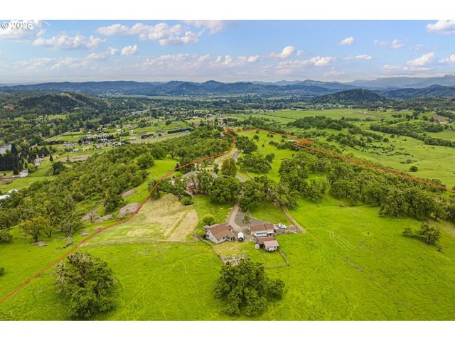 375 BELLA HILLS Ln, Roseburg, OR 97471