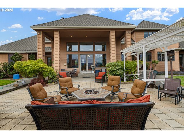 375 BELLA HILLS Ln, Roseburg, OR 97471