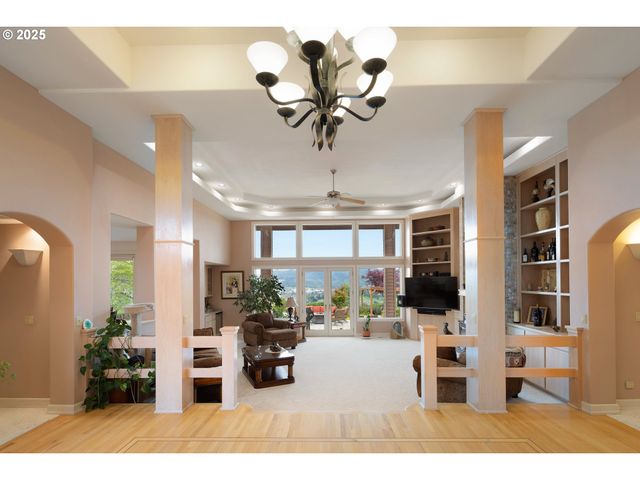 375 BELLA HILLS Ln, Roseburg, OR 97471