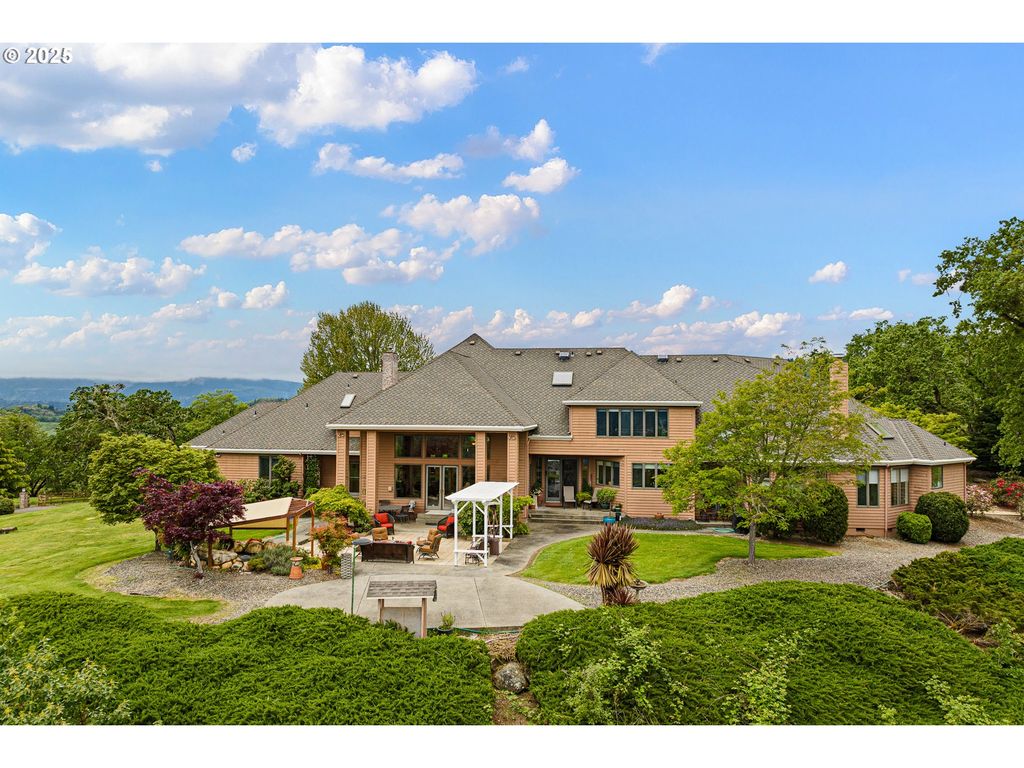 375 BELLA HILLS Ln, Roseburg, OR 97471