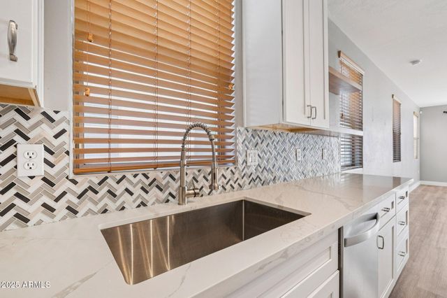 615 E PORTLAND Street 115, Phoenix, AZ 85004