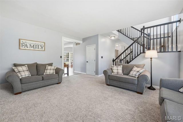 725 Whispering Forest Drive, Ballwin, MO 63021