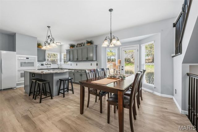 725 Whispering Forest Drive, Ballwin, MO 63021