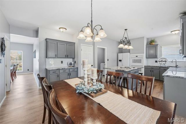 725 Whispering Forest Drive, Ballwin, MO 63021